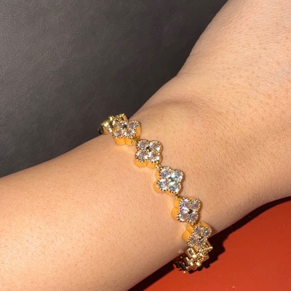 Jewelry - Elegant Gold and Silver Floral Bracelet
